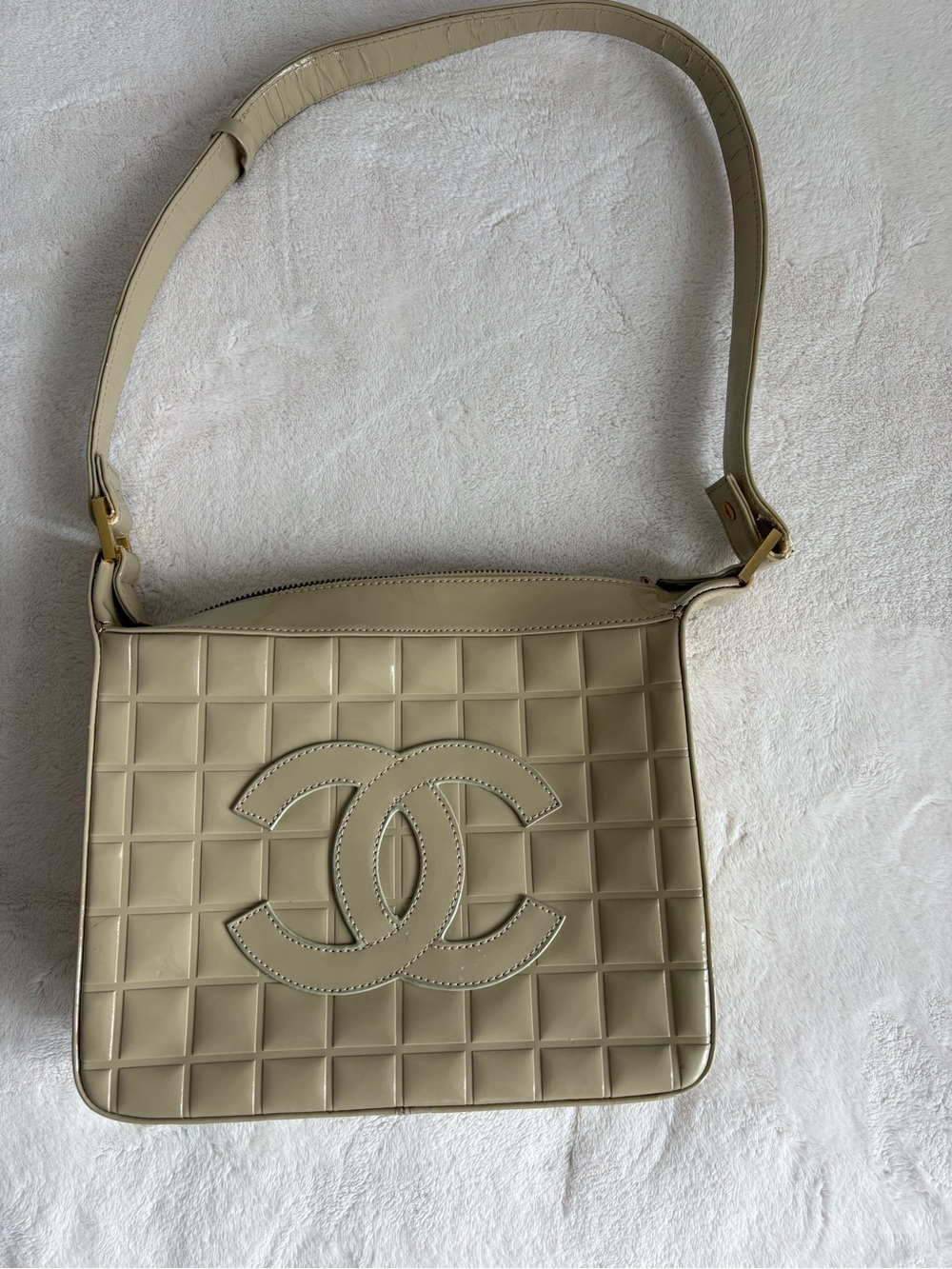 Vintage Chanel Patent Leather Chocolate Bar Quilted Shoulder Bag Beige